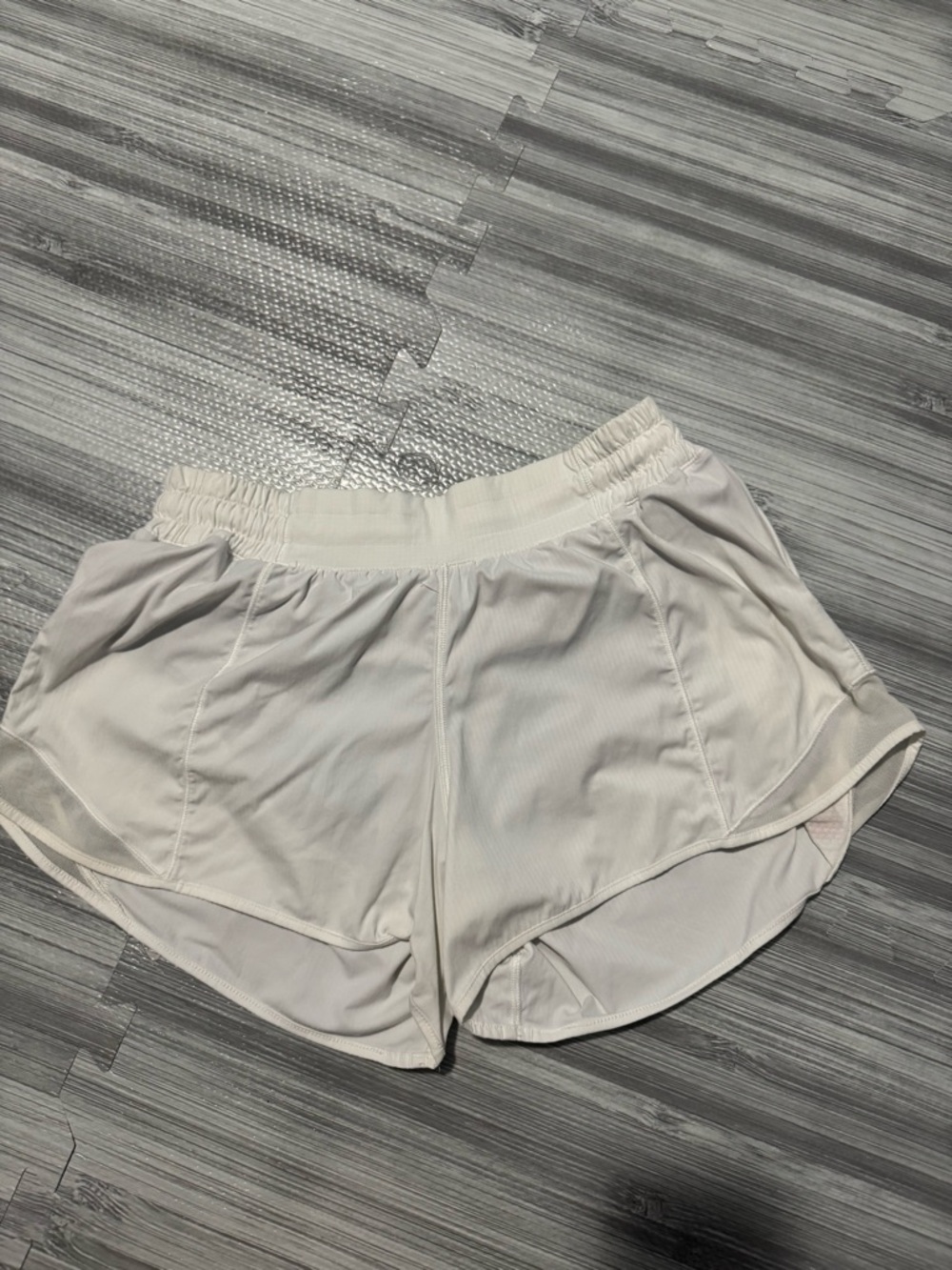 Lululemon Hotty Hot Low Rise 4” Women's Shorts
